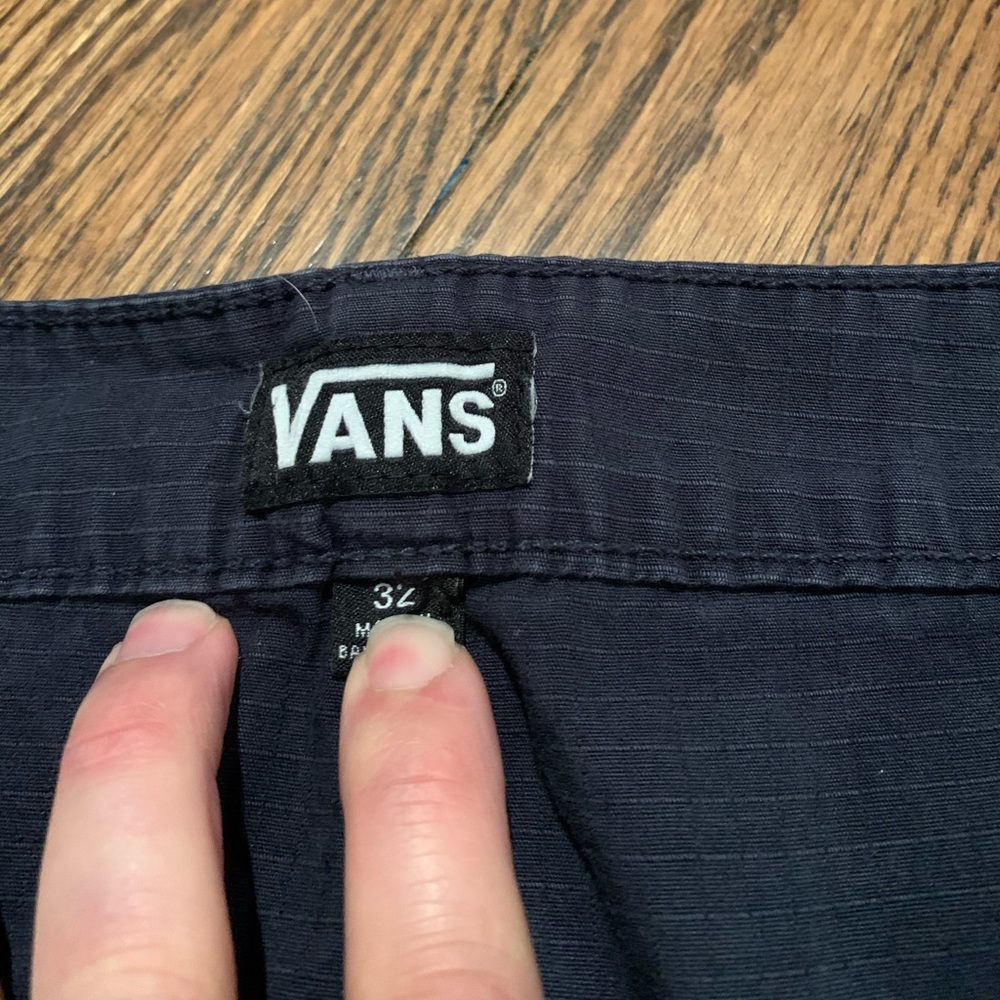 Vans size 32 cargo shorts black